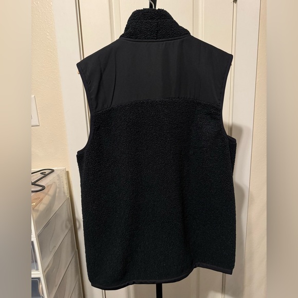 Under Armour Men’s UA Mission Vest Boucle Sherpa Fleece Black Size Large - Picture 8 of 11